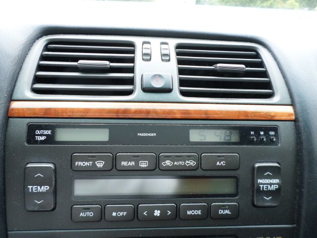 Lexus LS 400 1999 photo 34