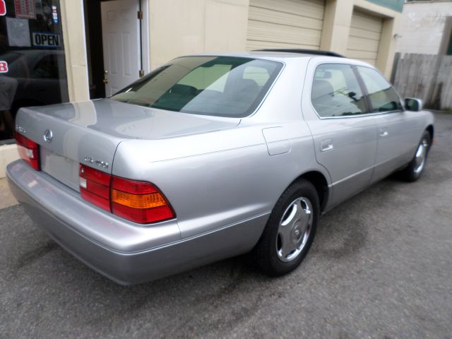 Lexus LS 400 1999 photo 35