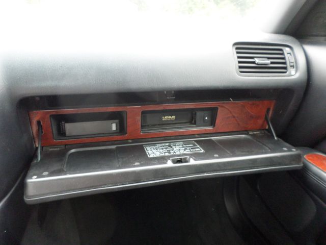 Lexus LS 400 1999 photo 36