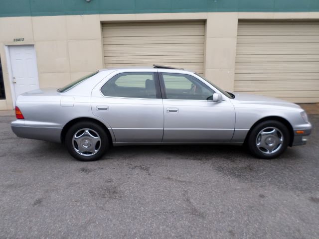 Lexus LS 400 1999 photo 37