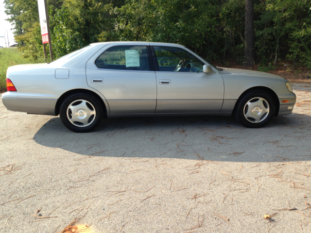 Lexus LS 400 1999 photo 1