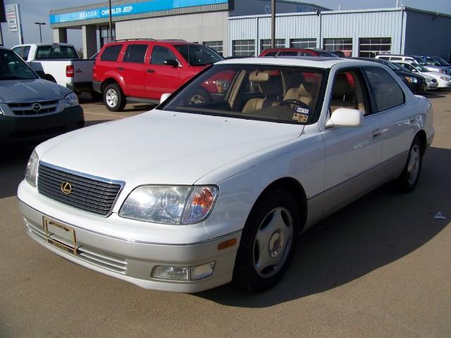 Lexus LS 400 1999 photo 4