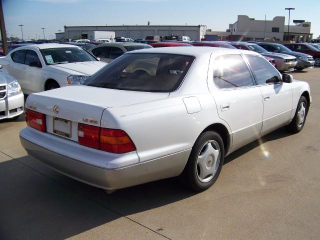 Lexus LS 400 1999 photo 1