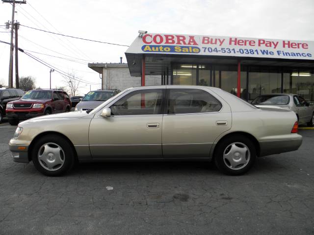 Lexus LS 400 1999 photo 4