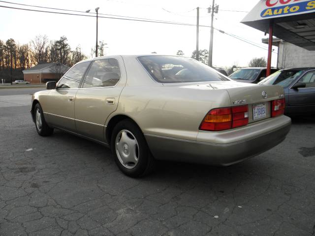 Lexus LS 400 1999 photo 2