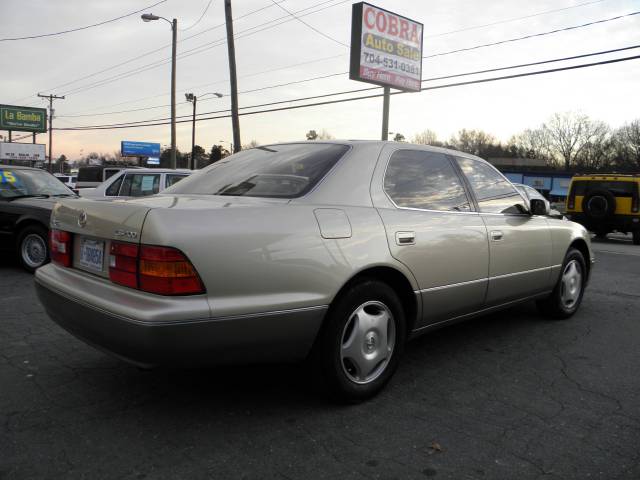 Lexus LS 400 1999 photo 1