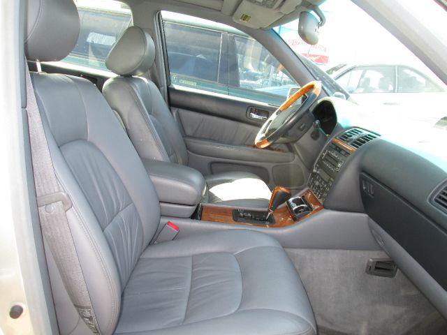 Lexus LS 400 Base Sedan