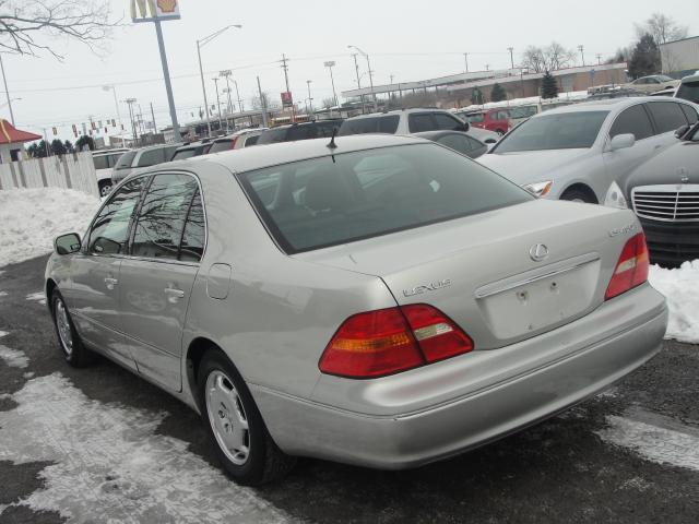 Lexus LS 430 2002 photo 2