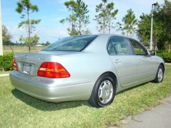 Lexus LS 430 2002 photo 2