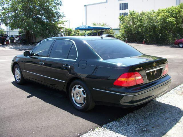 Lexus LS 430 2002 photo 2