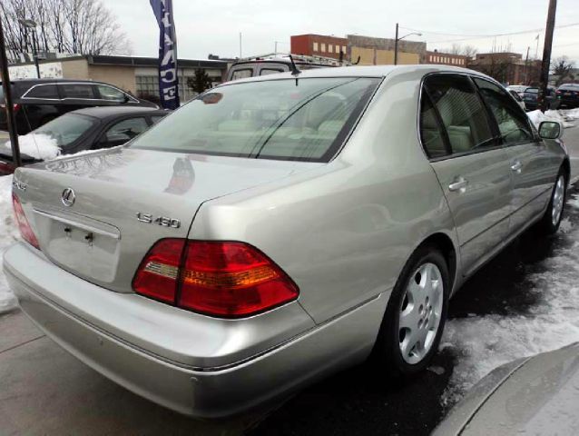 Lexus LS 430 2002 photo 2