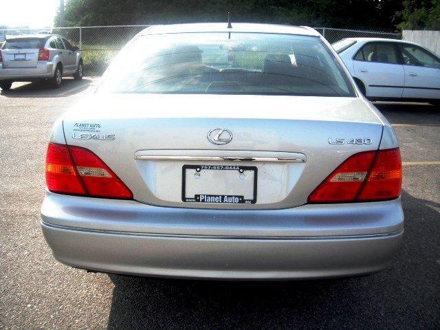 Lexus LS 430 2002 photo 2