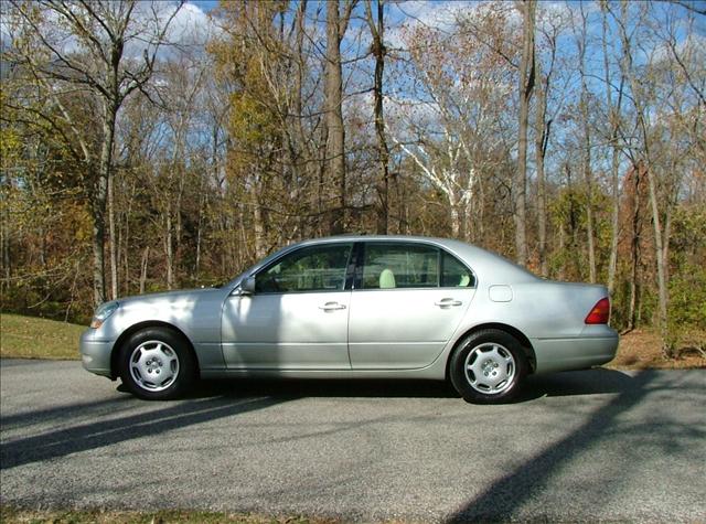 Lexus LS 430 2002 photo 2