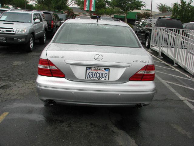 Lexus LS 430 2004 photo 2