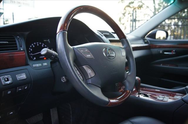 Lexus LS 460 2008 photo 25