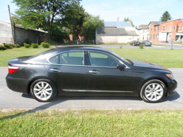 Lexus LS 460 2008 Chevrolet Trailblazer LT W/1lt 4DR SUV 113qu Sedan