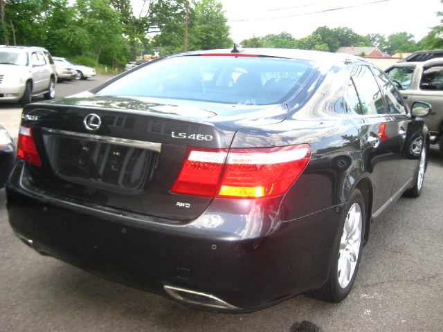 Lexus LS 460 2008 Chevrolet Trailblazer LT W/1lt 4DR SUV 113qu Sedan
