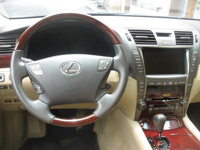 Lexus LS 460 2008 Chevrolet Trailblazer LT W/1lt 4DR SUV 113qu Sedan