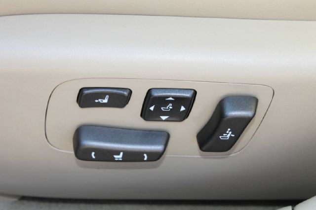 Lexus LS 460 2008 Chevrolet Trailblazer LT W/1lt 4DR SUV 113qu Sedan