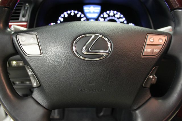 Lexus LS 460 2010 photo 12