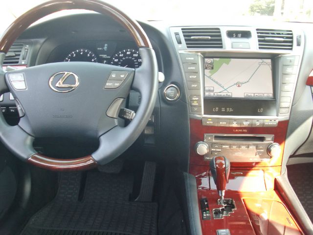 Lexus LS 460 2011 photo 13