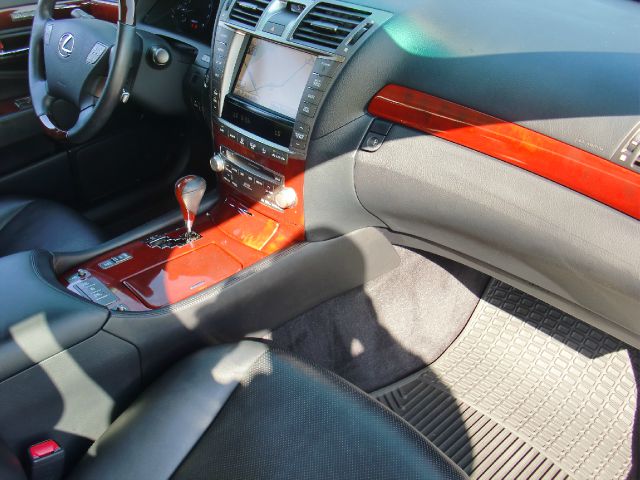 Lexus LS 460 2011 photo 19
