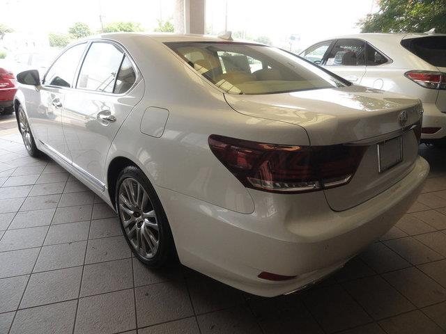 Lexus LS 460 5.6S Sedan