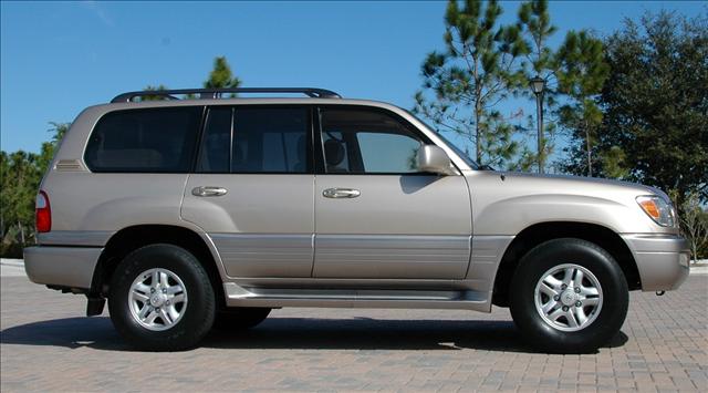 Lexus LX 470 1998 photo 2