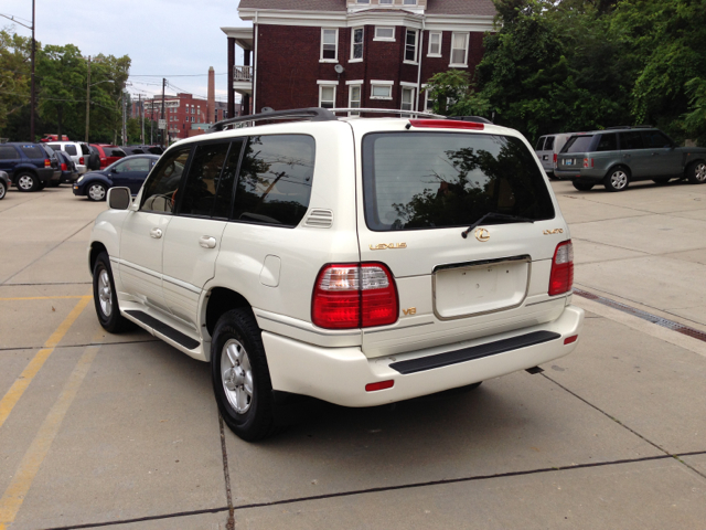 Lexus LX 470 2000 photo 2