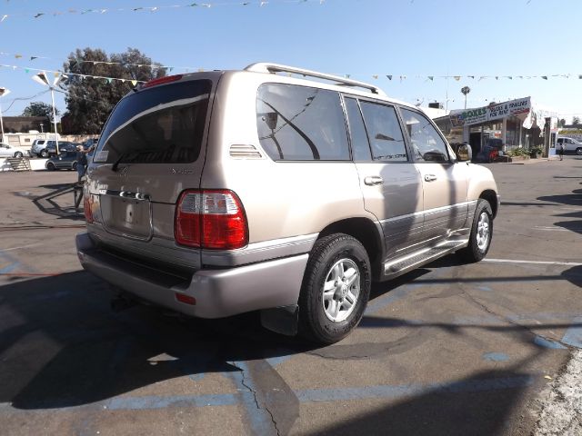 Lexus LX 470 2000 photo 1