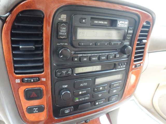 Lexus LX 470 2000 photo 2