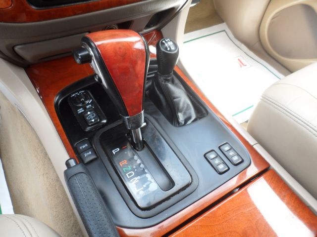 Lexus LX 470 2000 photo 24