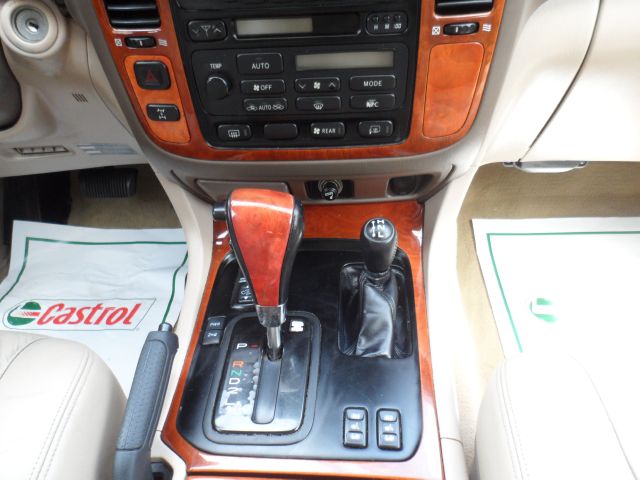 Lexus LX 470 2000 photo 25