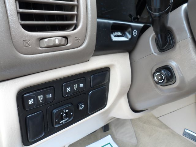 Lexus LX 470 2000 photo 26