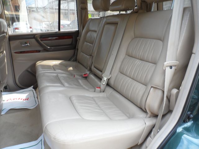 Lexus LX 470 2000 photo 31