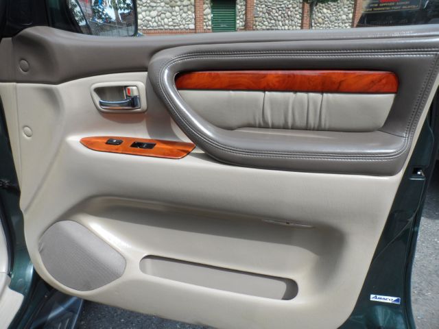 Lexus LX 470 2000 photo 9