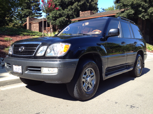 Lexus LX 470 2000 photo 1