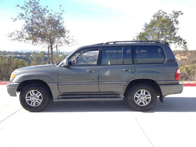 Lexus LX 470 2001 photo 2