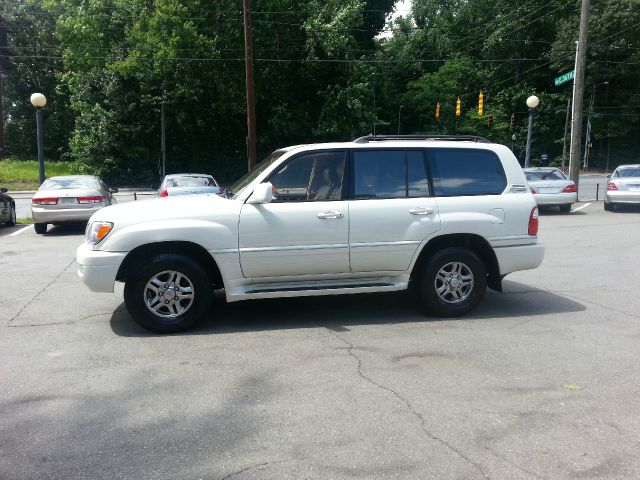 Lexus LX 470 2001 photo 2