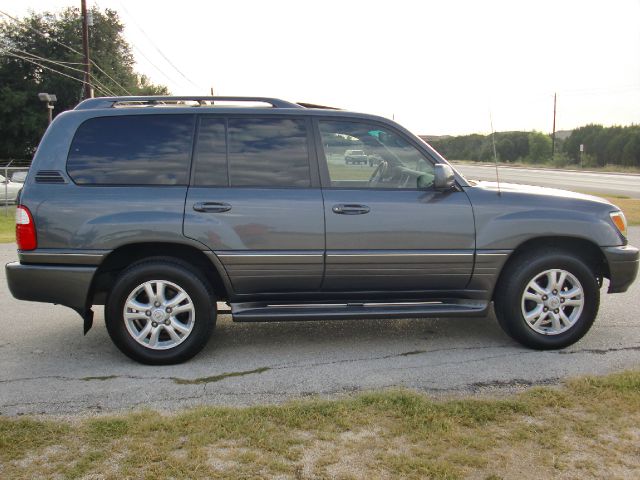 Lexus LX 470 2004 photo 3