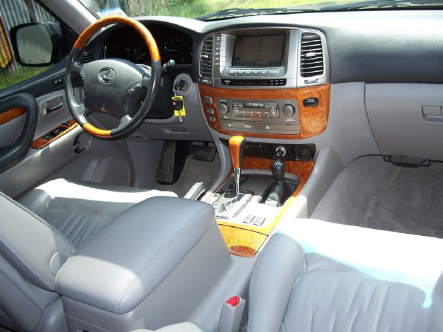 Lexus LX 470 2004 photo 2