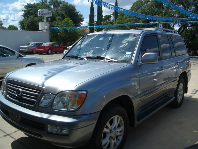 Lexus LX 470 2005 photo 2