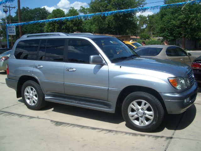 Lexus LX 470 2005 photo 3