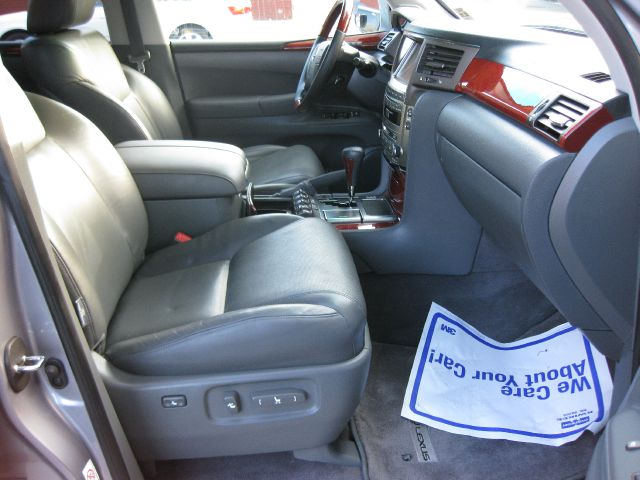 Lexus LX 570 2009 photo 20