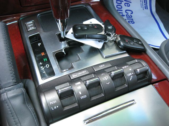 Lexus LX 570 2009 photo 33