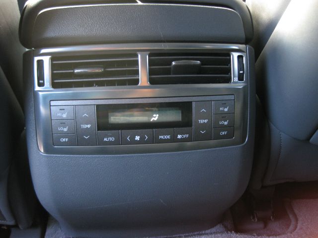 Lexus LX 570 2009 photo 34