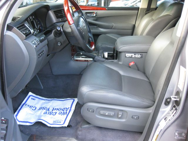 Lexus LX 570 2009 photo 37