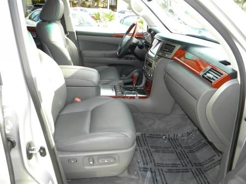 Lexus LX 570 2010 photo 3