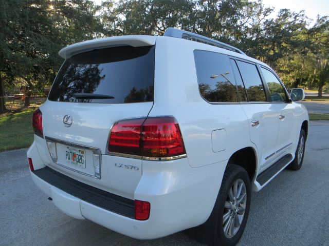 Lexus LX 570 2011 photo 1