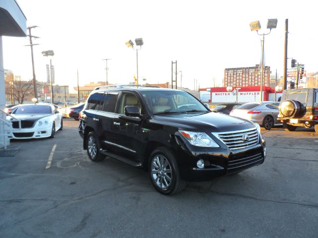 Lexus LX 570 2011 photo 1